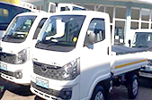 Mozambique-team-hands-over-vehicles_Thumb
